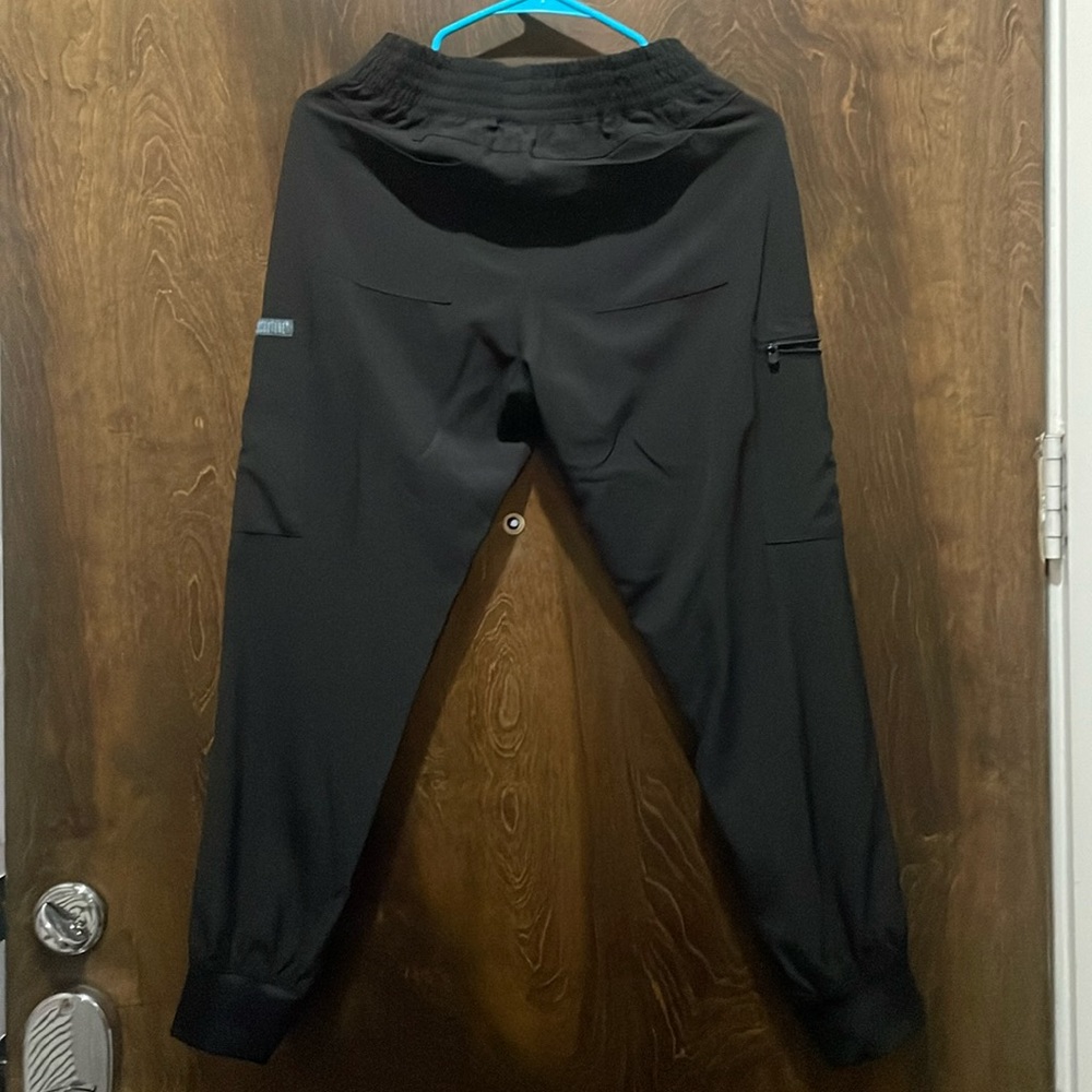 XSP black MedCouture black cargo scrub pants. Stretchy and lightweight